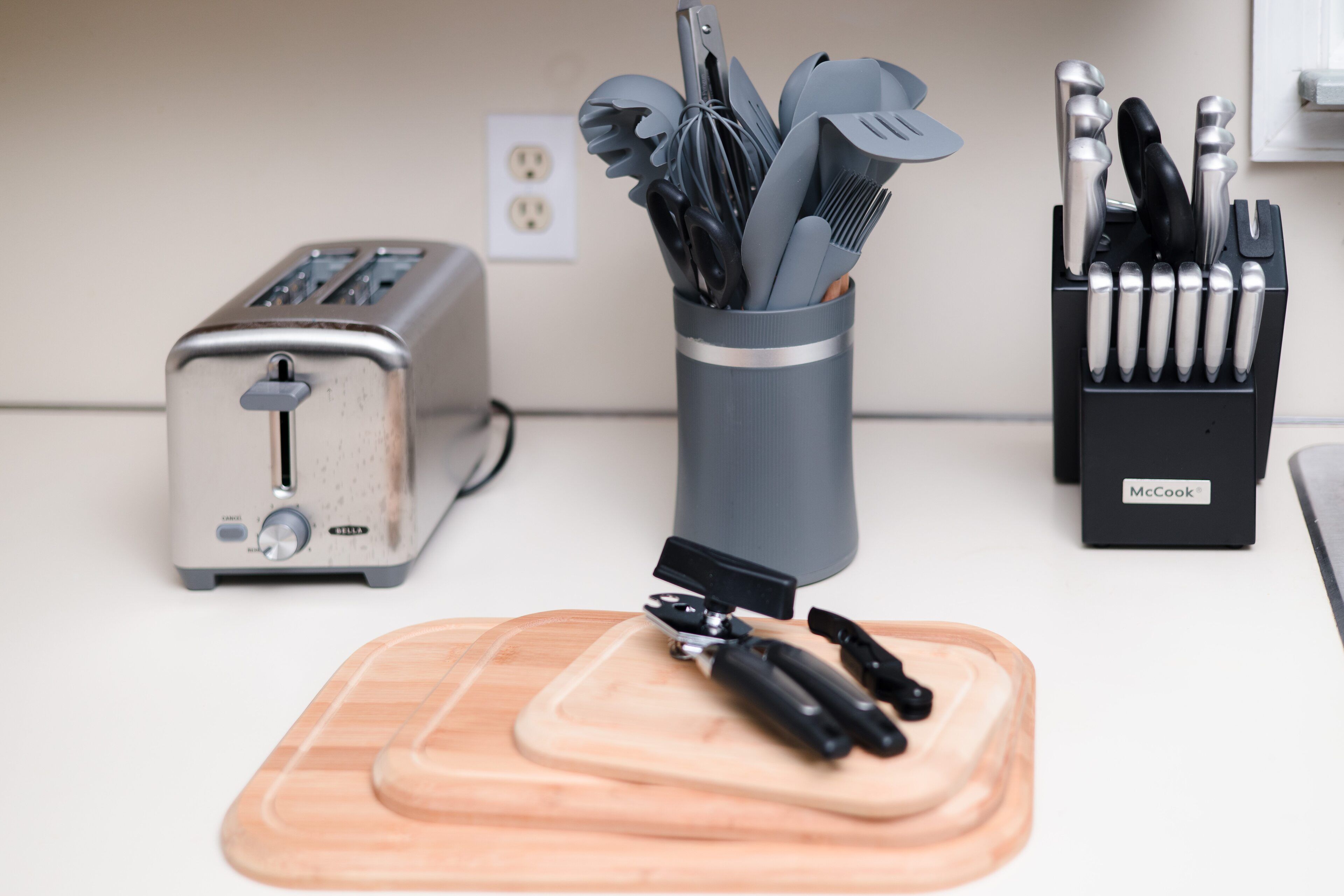 NEW! Poconos Escape - Home in Tobyhanna - KING Bed