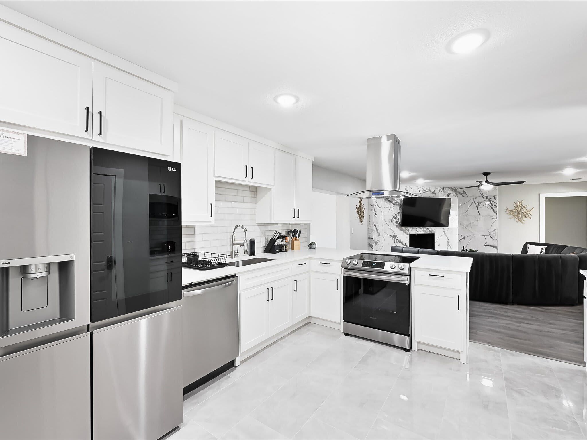 Refrigerador, microondas, horno y parrilla de estufa 