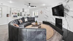TV, fireplace, offices - Ridgefield Estate, 5BED, Backyard, Games (Plano)