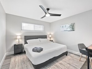 5 habitaciones, tabla de planchar con plancha, wifi y ropa de cama