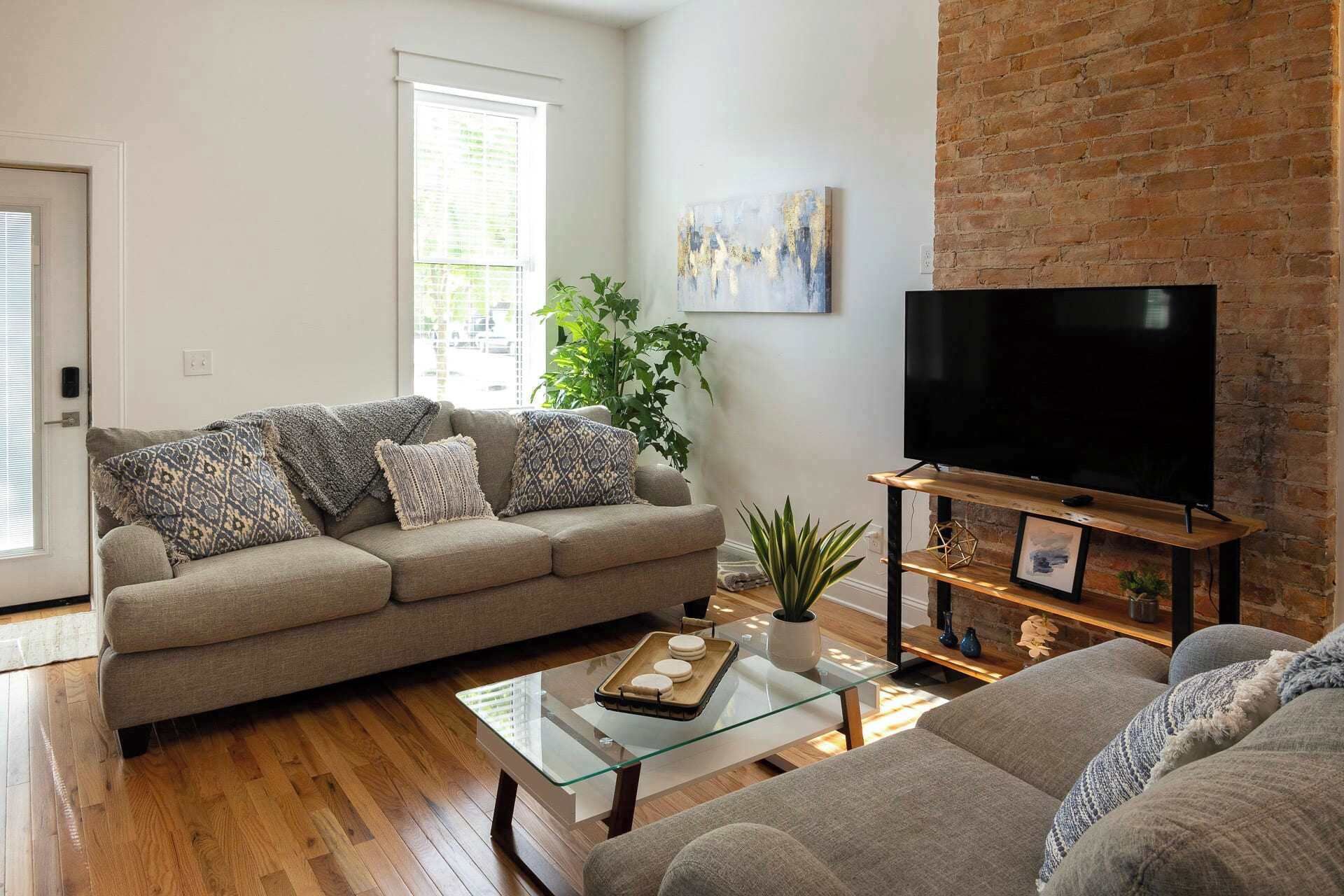 Een televisie en een kantoor