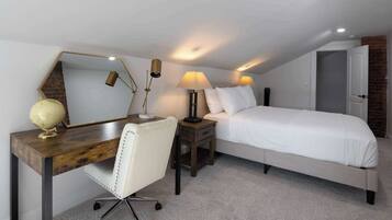 5 bedrooms, iron/ironing board, WiFi, bed sheets