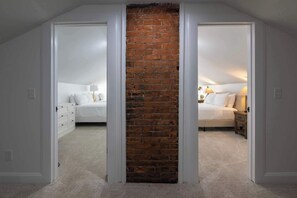 5 bedrooms, iron/ironing board, WiFi, bed sheets - Two Condos for 14 Guests, 5 Bedrooms, Free Parking (Covington)