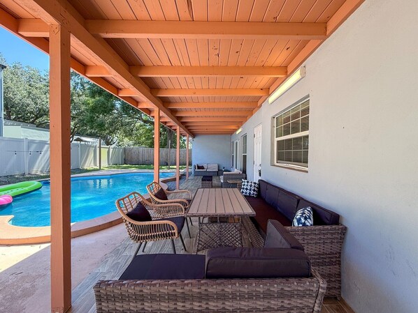 Outdoor pool - Private Pool | Near Hard Rock Casino | Tampa Home (Tampa)