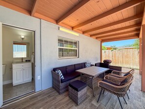 Outdoor dining - Private Pool | Near Hard Rock Casino | Tampa Home (Tampa)