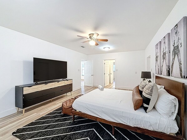 4 bedrooms, iron/ironing board, WiFi, bed sheets