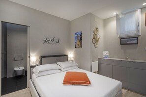 Bügeleisen/Bügelbrett, kostenloses WLAN, Bettwäsche