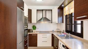 Refrigerador, microondas, horno, cafetera/tetera