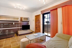 TV - Holiday Home "Residencial Maresia el Medano" with Wi-Fi & Terrace (El Médano)