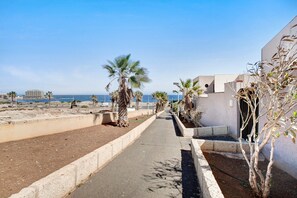 Property grounds - Holiday Home "Residencial Maresia el Medano" with Wi-Fi & Terrace (El Médano)