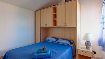 1 chambre, fer et planche Ă repasser, draps fournis