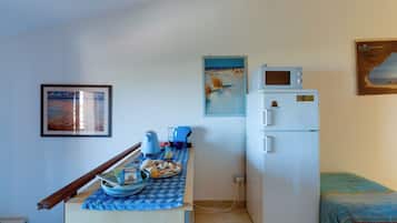 1 bedroom, iron/ironing board, bed sheets