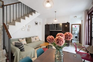 Interior - Pet-Friendly Holiday Apartment with Shared Rooftop Terrace & Wi-Fi (Jerez de la Frontera)