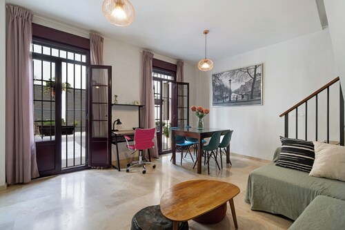 Pet-Friendly Holiday Apartment with Shared Rooftop Terrace & Wi-Fi