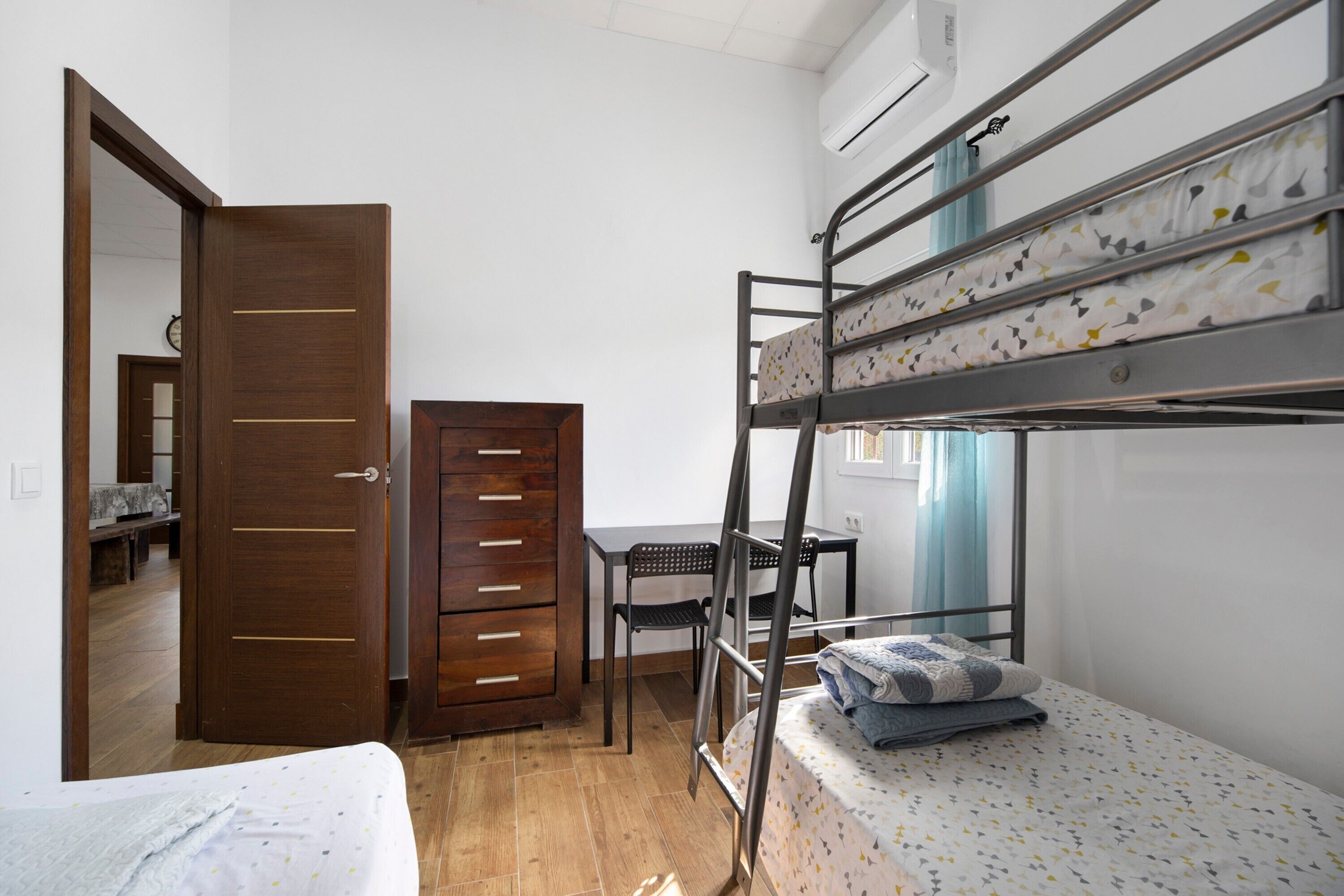 4 Schlafzimmer, Bügeleisen/Bügelbrett, kostenloses WLAN, Bettwäsche