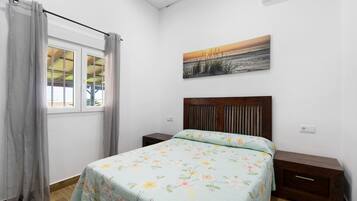 4 bedrooms, iron/ironing board, free WiFi, bed sheets