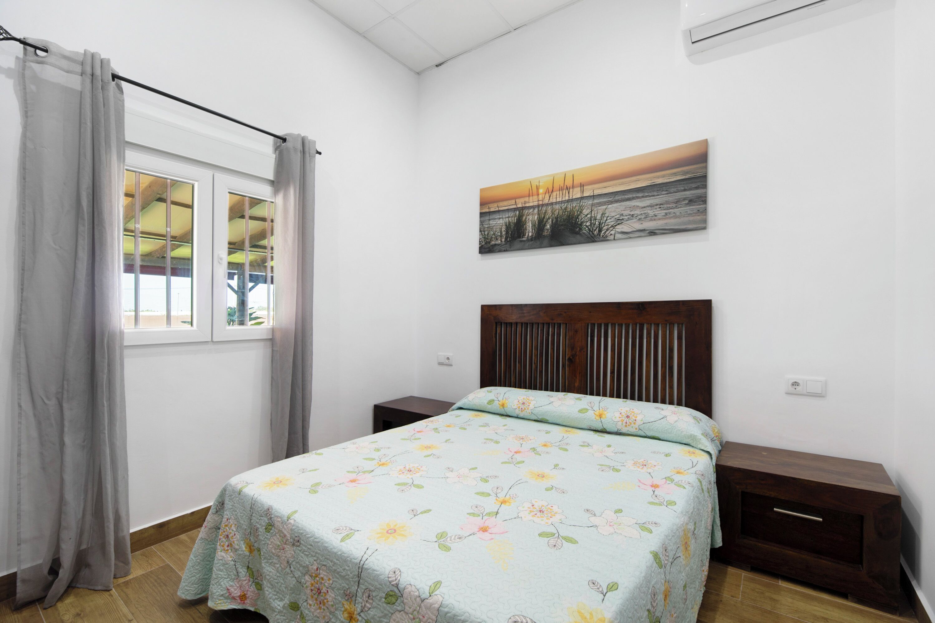 4 slaapkamers, een strijkplank/strijkijzer, gratis wifi, beddengoed