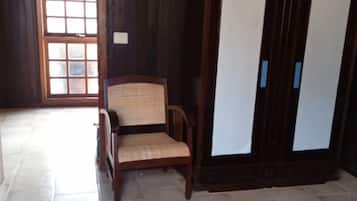 3 chambres, fer et planche à repasser, Wi-Fi gratuit, draps fournis