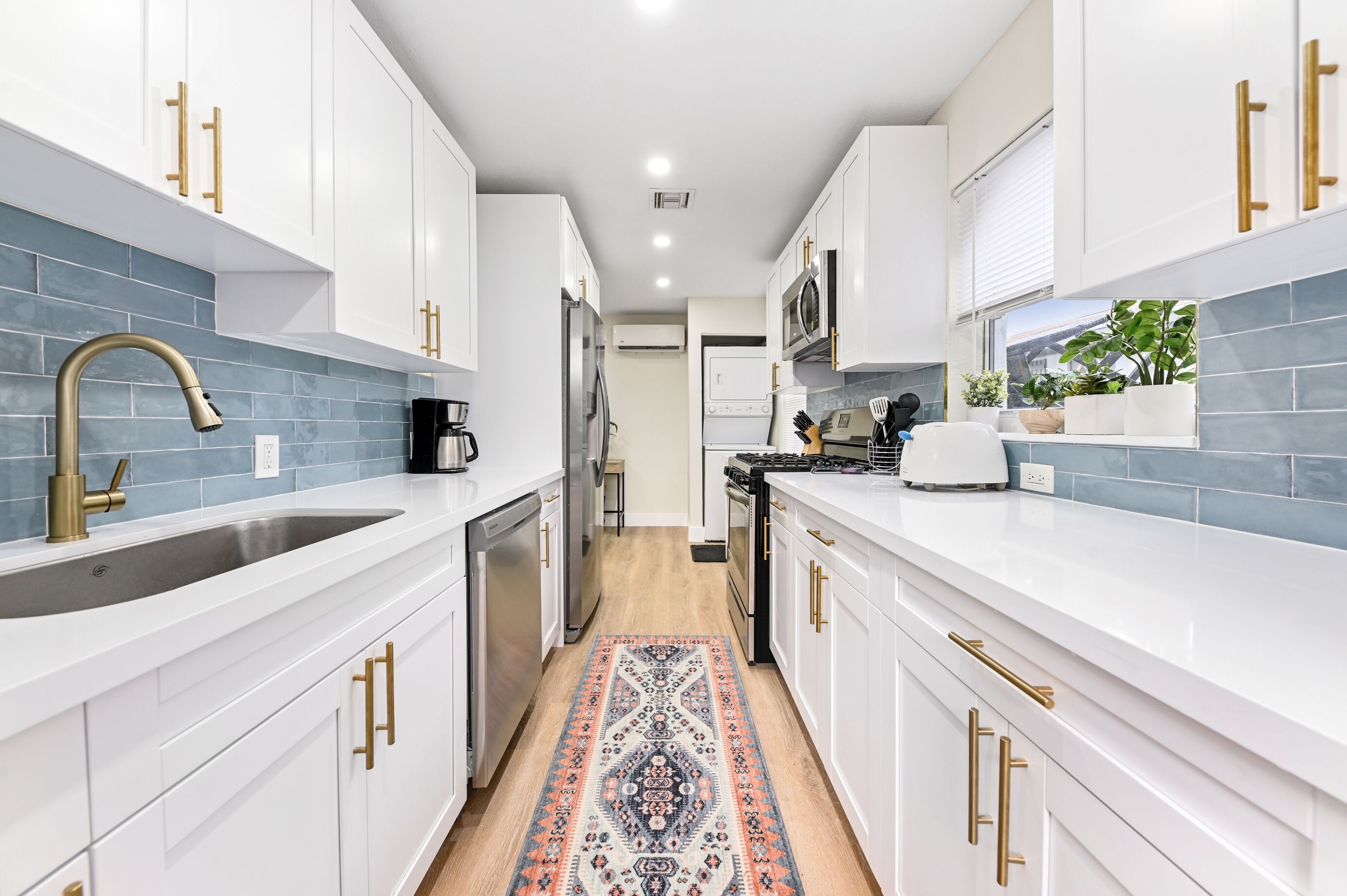 4/2 with shared pool 2 blocks to Atlantic Ave B