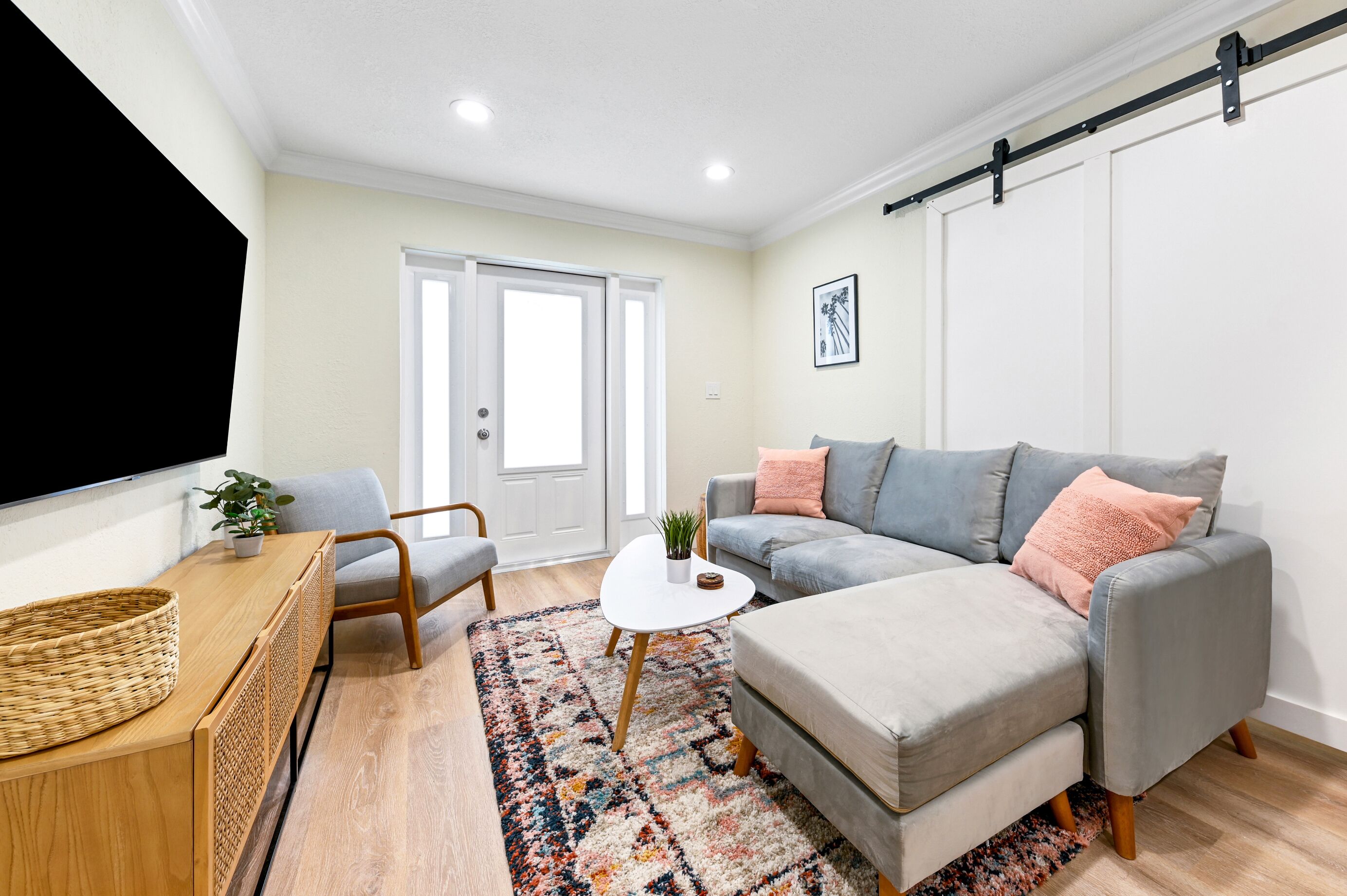 4/2 with shared pool 2 blocks to Atlantic Ave B