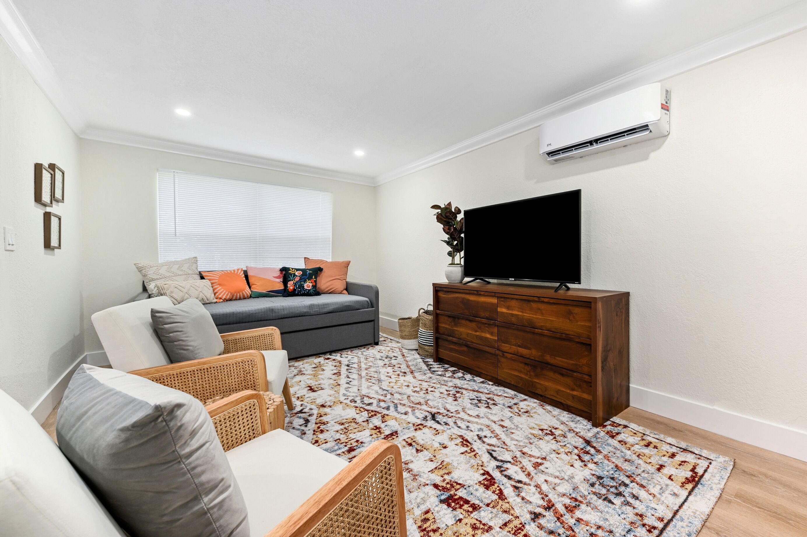 4/2 with shared pool 2 blocks to Atlantic Ave B