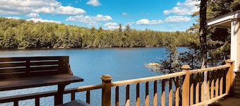 Quiet lakeside getaway in Central Maine - 5 minutes from town!