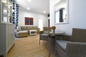 43-inch Smart TV with satellite channels, TV - CASA VERDE Comfortable Air-Conditioned (Ingenio)