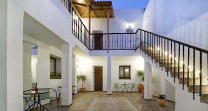 CASA VERDE Comfortable Air-Conditioned