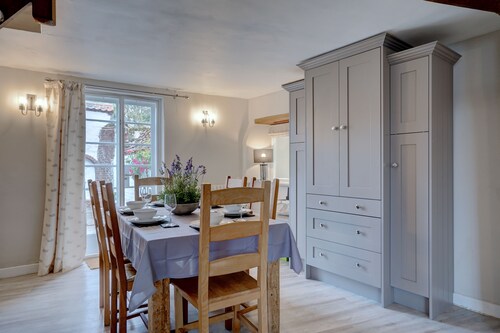 Three double bedroom fisherman’s cottage-breathtaking views across RSPB marshes.