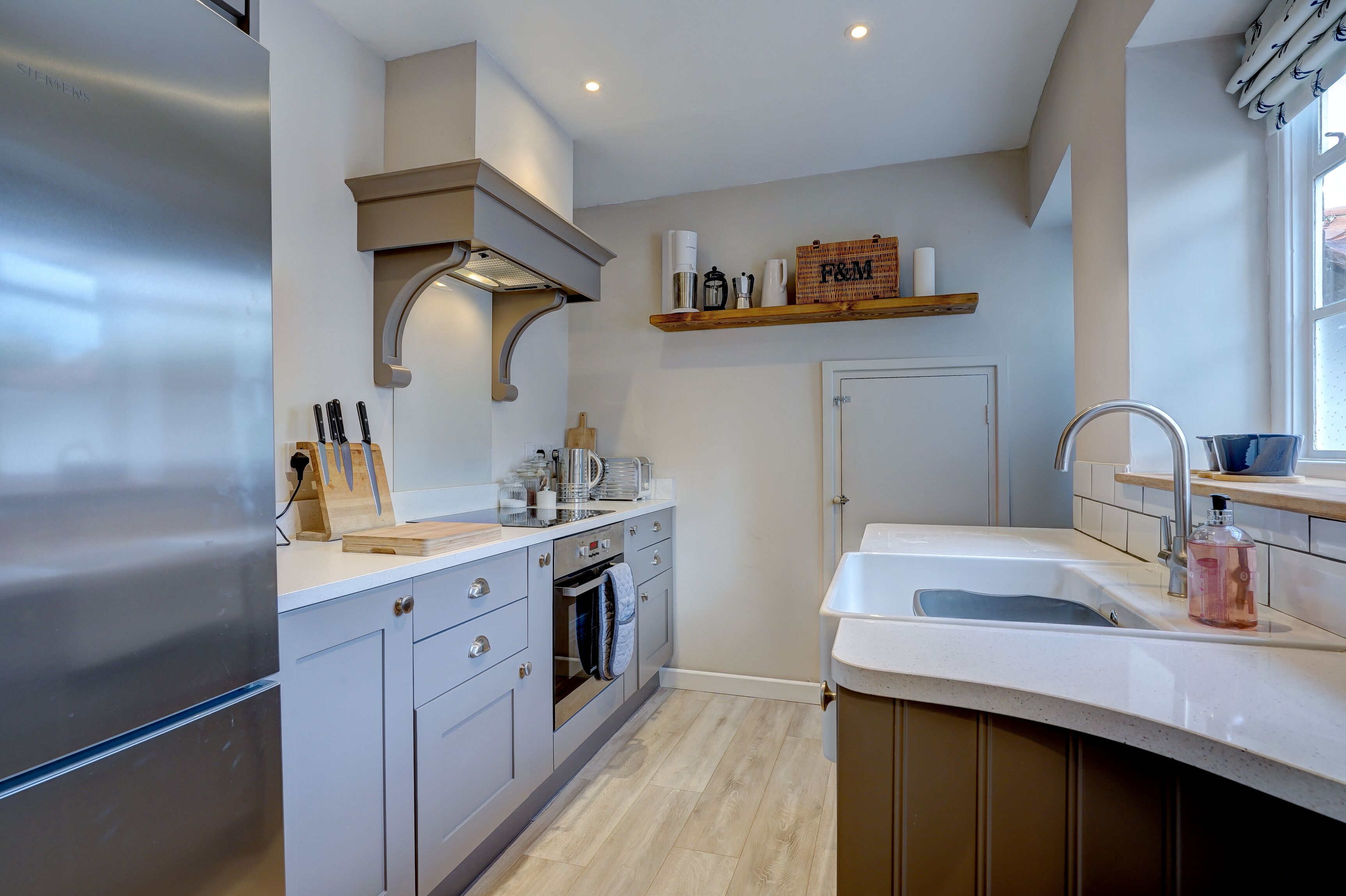 Coffee/tea maker, fridge, microwave, oven