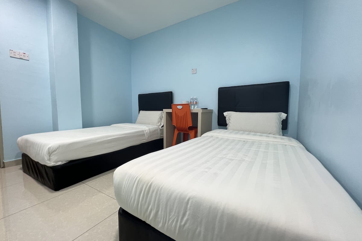 standard twin room | free wifi, bed sheets