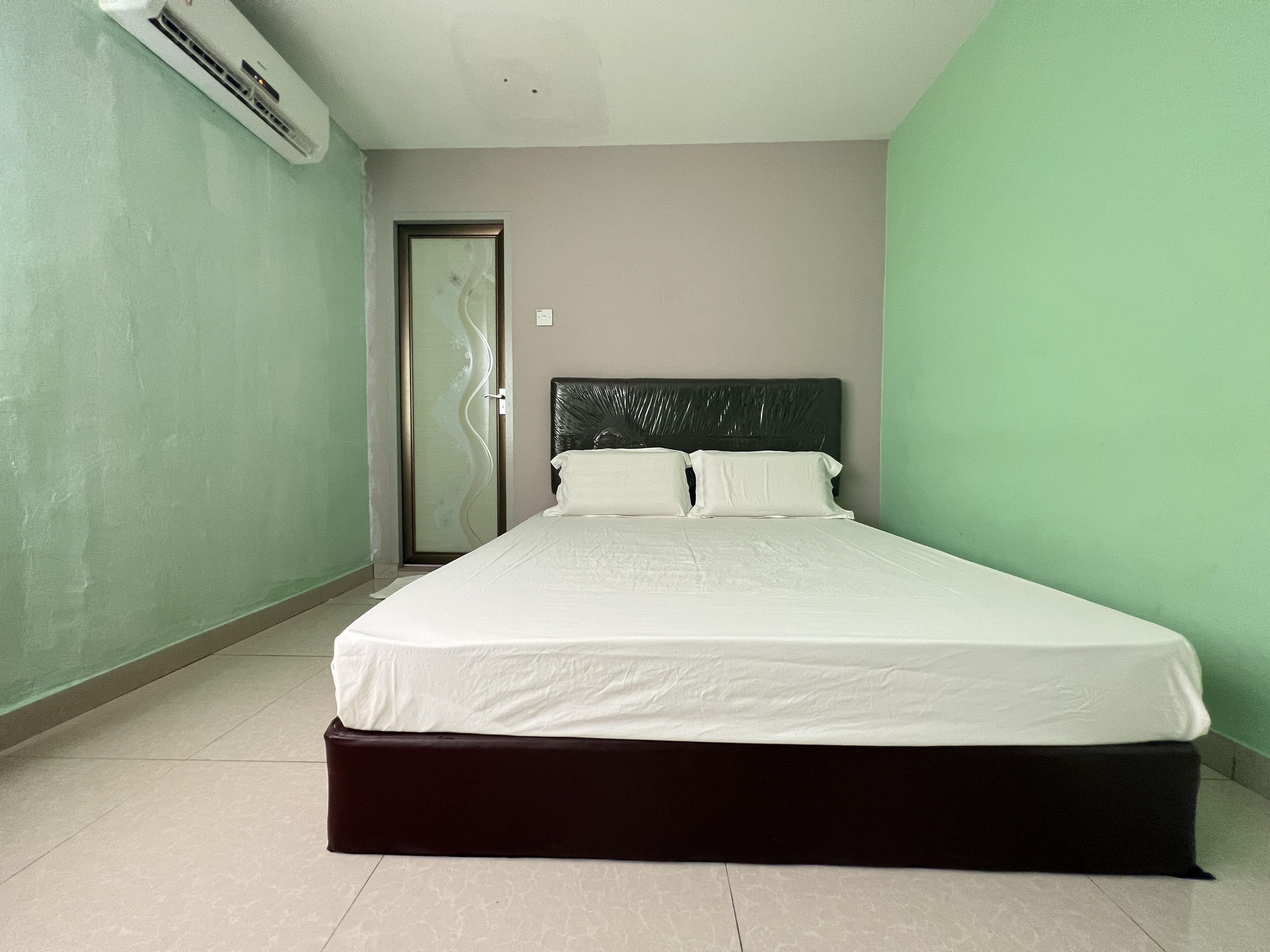 deluxe double room | free wifi, bed sheets