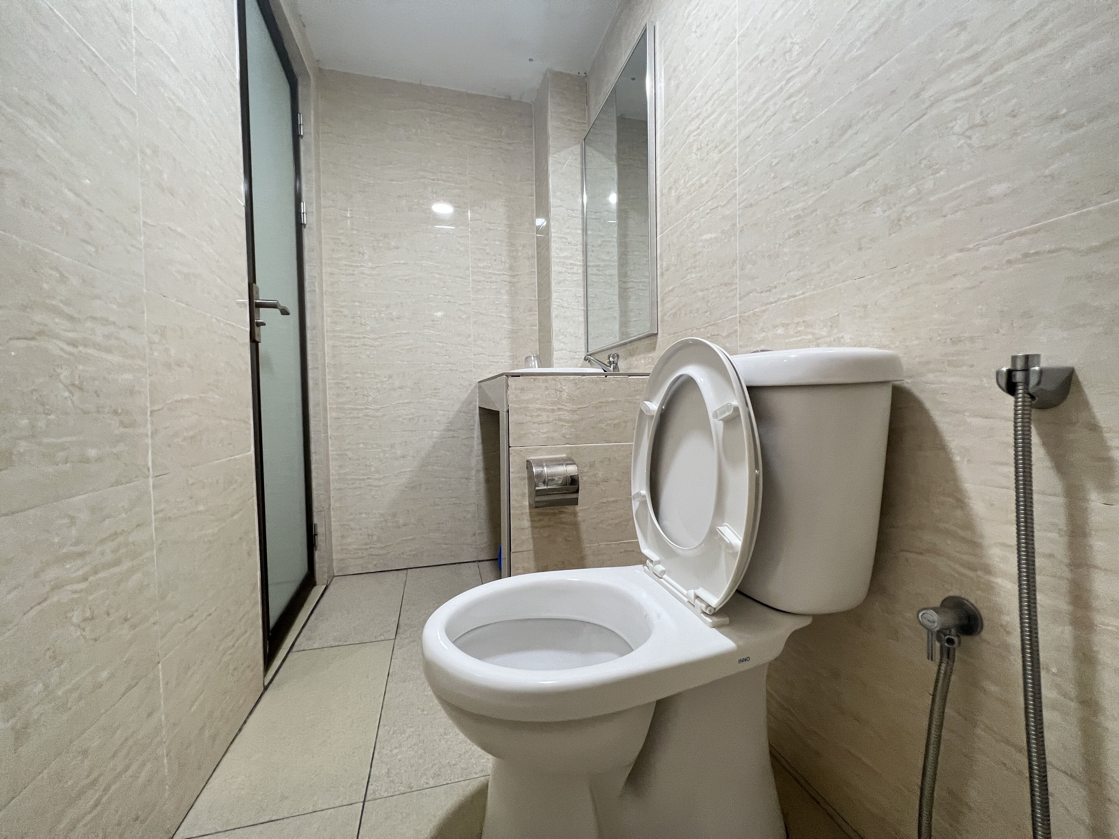 family suite | bathroom | shower, towels