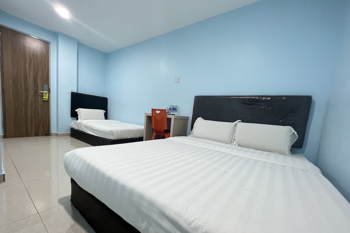 standard triple room | free wifi, bed sheets