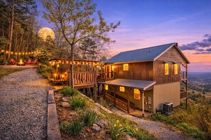 Exterior - Great Views! Great Rates! King Bed, Firepit, Gas Grill, Dogs Free! Book Today! (Clayton)