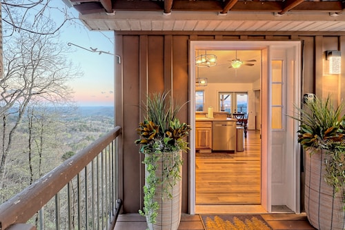 Great Views! Great Rates! King Bed, Firepit, Gas Grill, Dogs Free! Book Today!