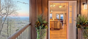 Great Views! Great Rates! King Bed, Firepit, Gas Grill, Dogs Free! Book Today!