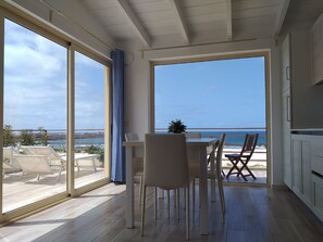 Leilighet – premium, 1 soverom, terrasse, sjøutsikt | Utsikt mot strand/hav