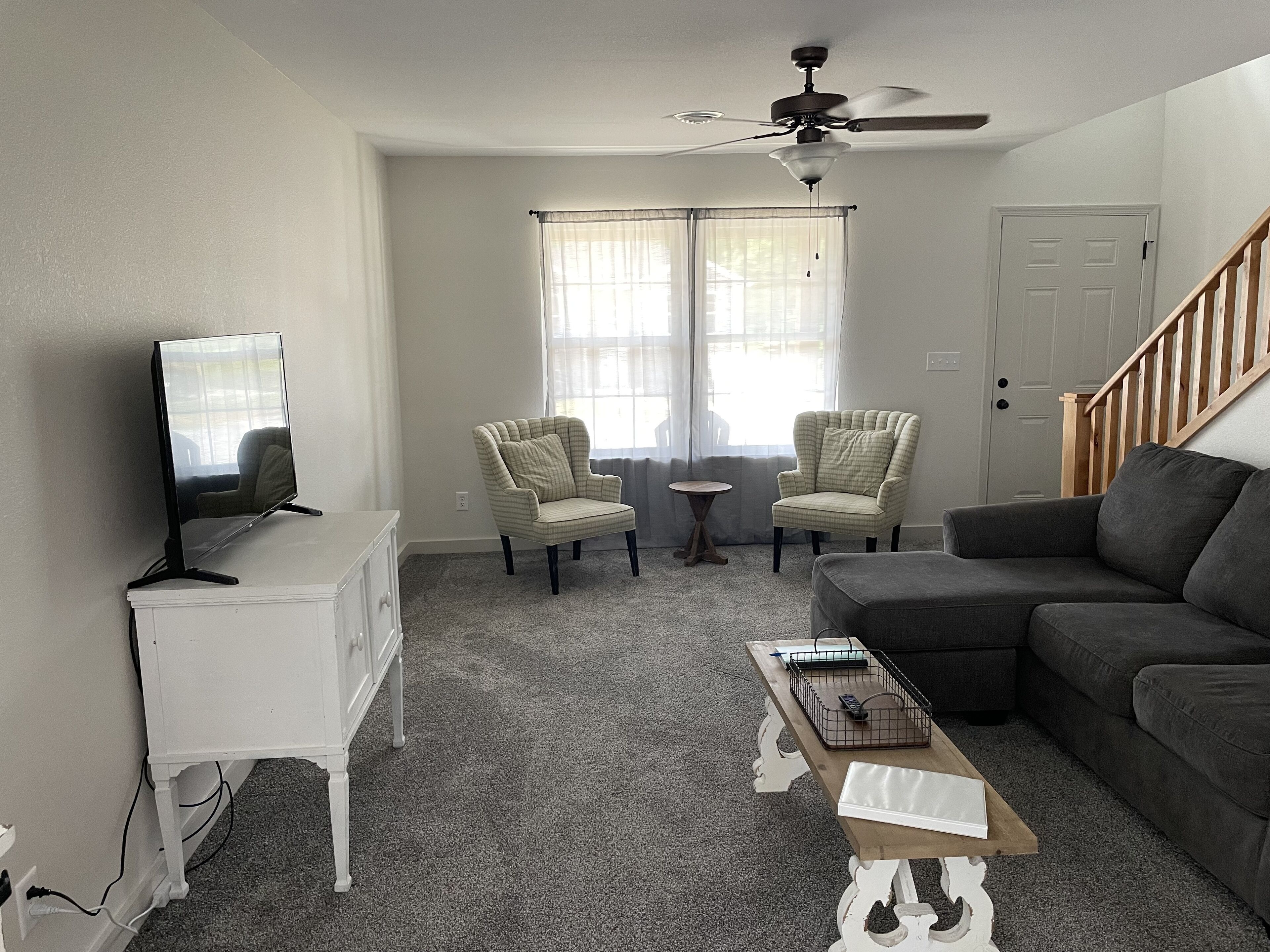 Spacious-Close to Everything-5 bedroom house