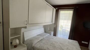 2 bedrooms, iron/ironing board, travel crib, free WiFi