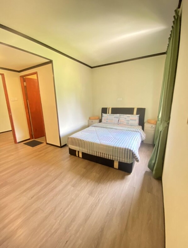 Desk, free WiFi, bed sheets