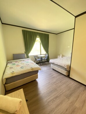 Deluxe Twin Room | Desk, free WiFi, bed sheets