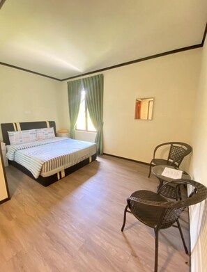 مكتب وواي فاي مجانًا وملاءات أسرّة