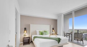 2 bedrooms, desk, iron/ironing board, WiFi - Sky‑High Ocean & Bay View Luxury Condo (Hollywood)