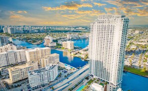 Exterior - Luxury 2Br- Front Ocean & Bay View|Amazing Pools (Hollywood)