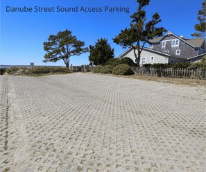 Property grounds - Splash Inn - Soundside 8 BR Home in Nags Head with Private Pool and Easy Access to Sound (Nags Head)