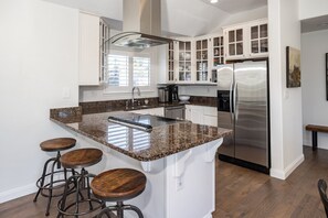Refrigerador, microondas, horno y lavavajillas 