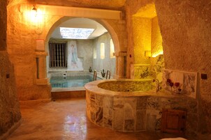 Executive Suite, Private Pool | Egyptian cotton sheets, premium bedding, minibar, in-room safe