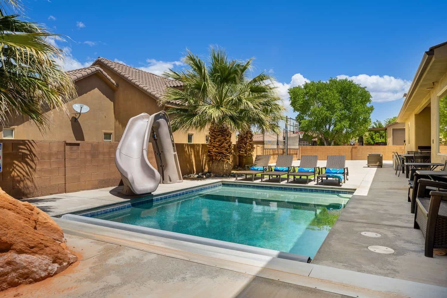 DUNE-OUR-THING, PRIVATE POOL, BBQ, BASKETBALL, PUTTING GREEN, SAND HOLLOW