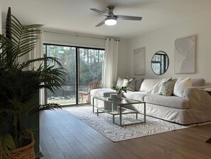 Smart TV - Seagrove "Art & Sol"| 2BR |Sleeps 6|2 Bikes| Pool, Tennis, Beach! (Santa Rosa Beach)